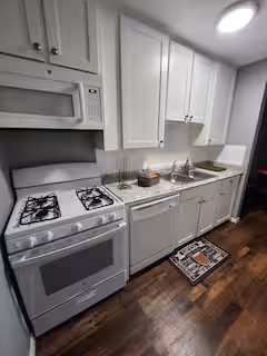 The Magnolia — kitchen
